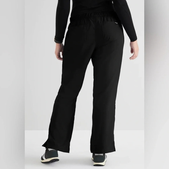 Grey’s anatomy Professional wear, NWT
Active
Black scrub pant
Size small - Picture 2 of 8
